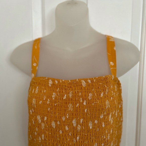 Torrid ruched yellow crop top - Picture 4 of 5